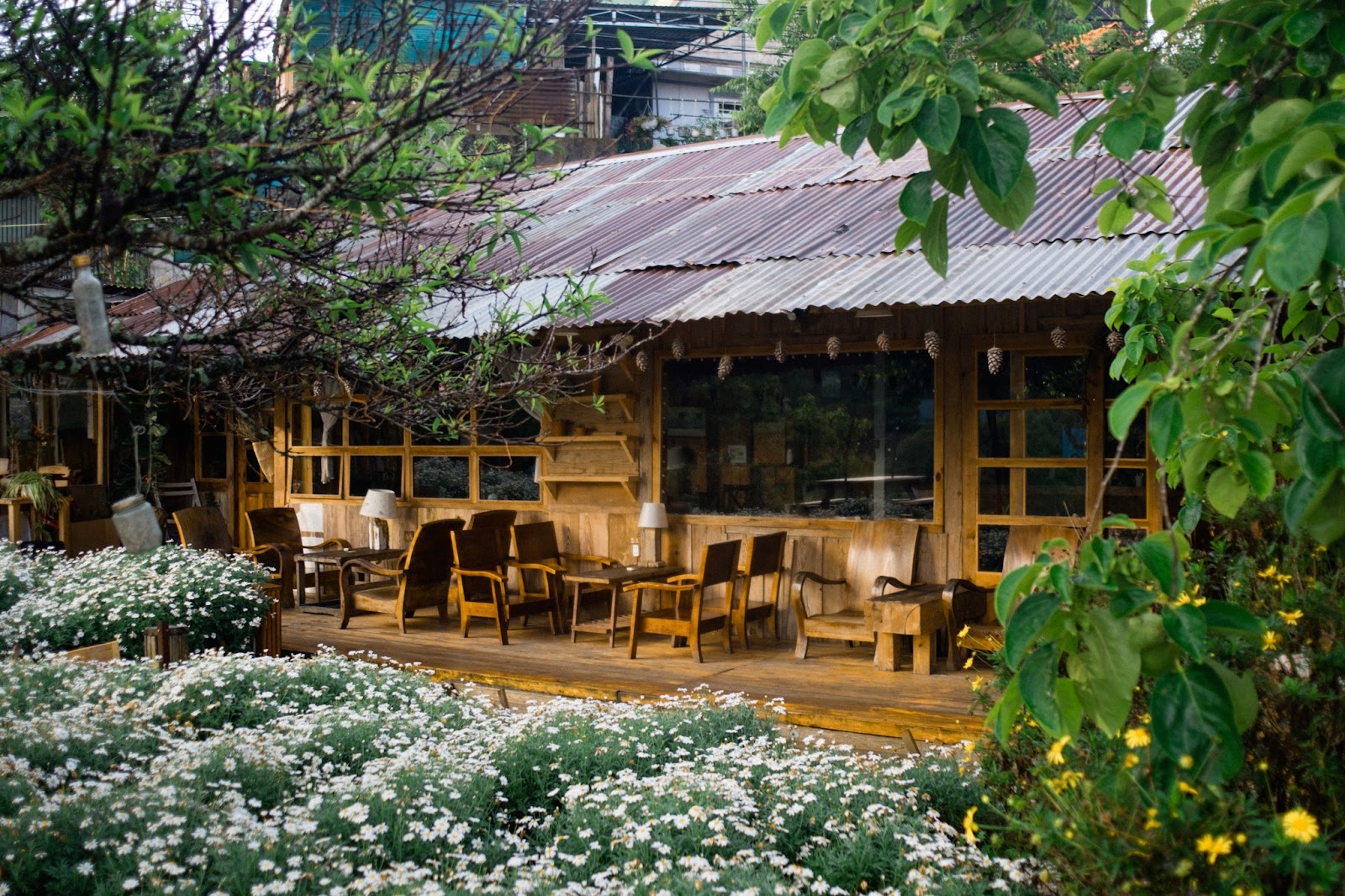 15 Best Cafés Near Ninh Kieu Wharf in Can Tho for Stunning River Views