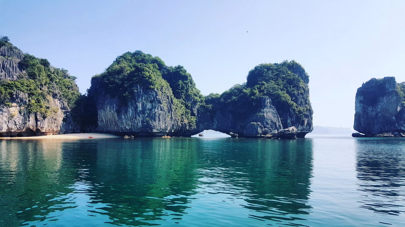 3 Days in Ha Long Bay: Cruise, Kayak & Hidden Lagoons